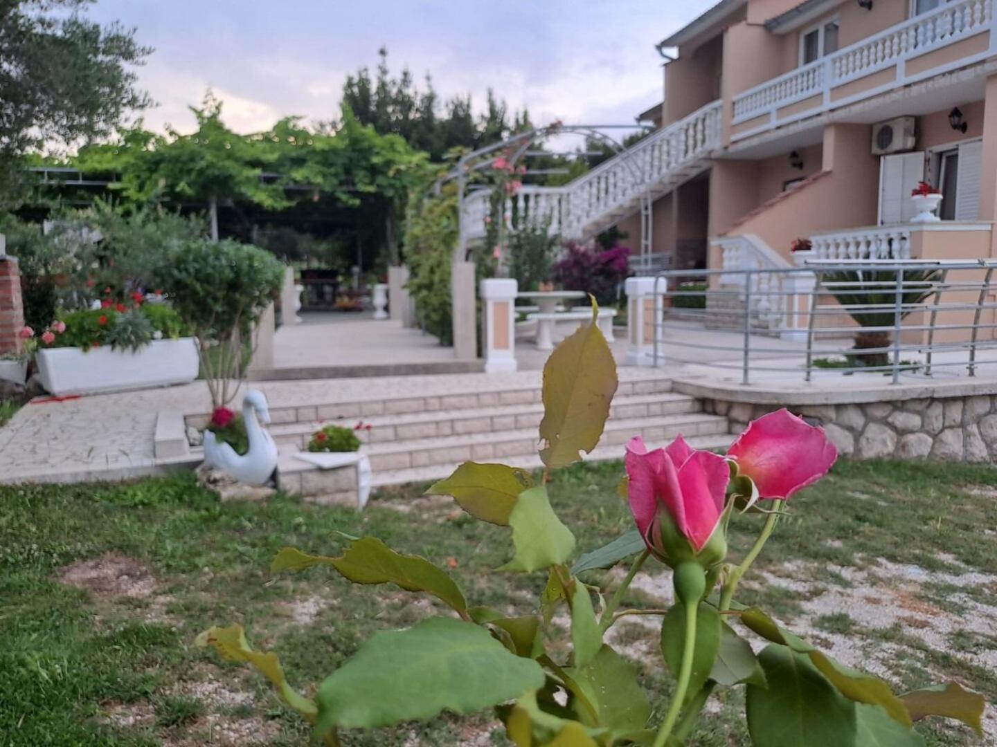 Apartments Mig - With Beautiful Garden Supetarska Draga Exteriér fotografie